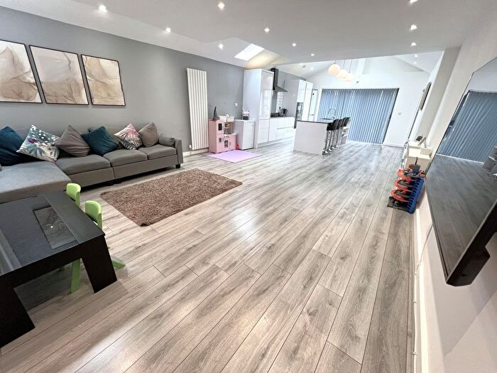 3 Bedroom Terraced House For Sale In Boleyn Road, Forest Gate, E7