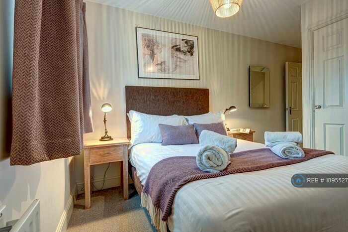 2 Bedroom Flat To Rent In Vanbrugh Court, Oxford, OX2