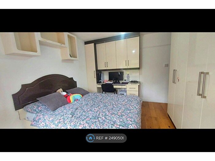 4 Bedroom Semi-Detached House To Rent In St. Davids Drive, Edgware, HA8