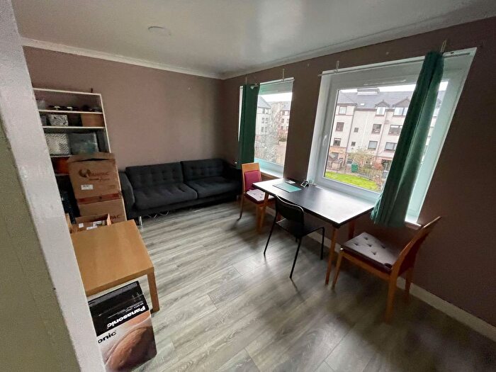 2 Bedroom Flat To Rent In Hermits Croft, Edinburgh, EH8