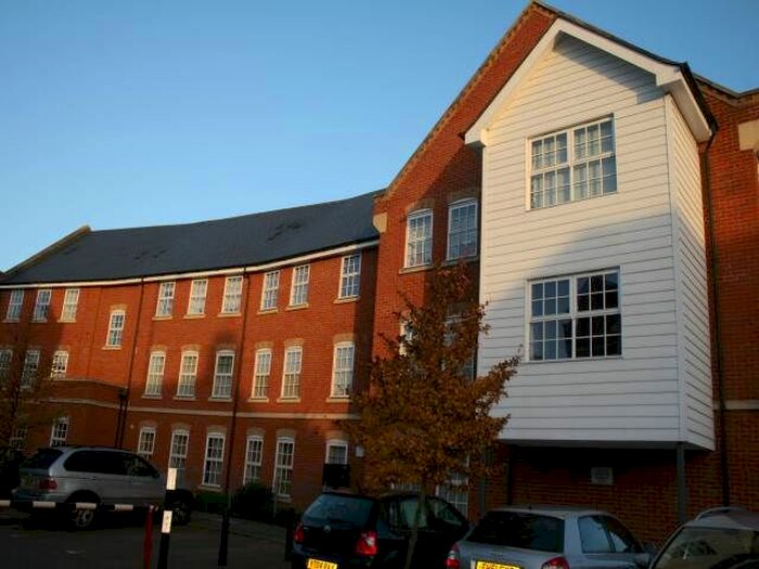 2 Bedroom Flat To Rent In Florey Gardens, Aylesbury HP20