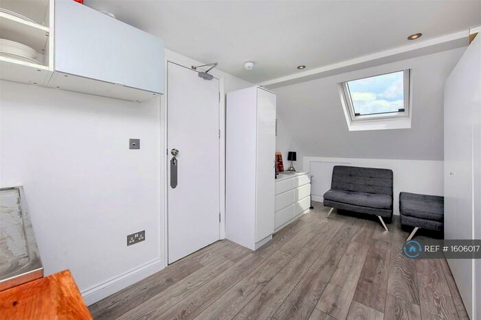 Studio To Rent In Kneller Road, Brockley, SE4