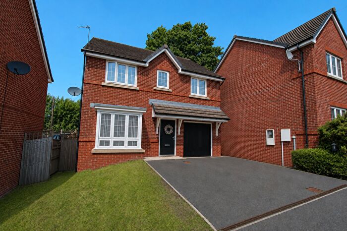 4 Bedroom Detached House For Sale In Tarnside Close, Rochdale, OL16