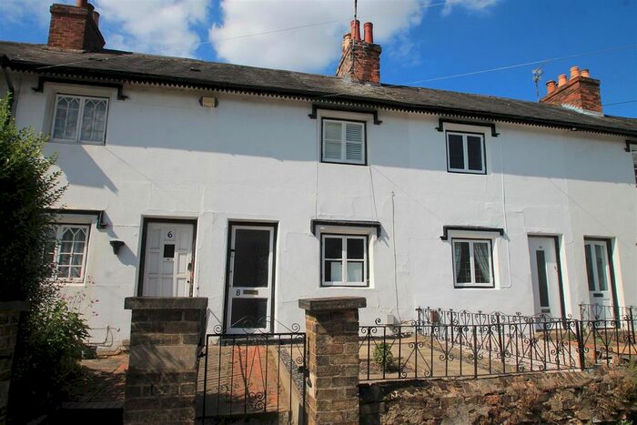 2 Bedroom Cottage To Rent In The Grove, Bedford, MK40