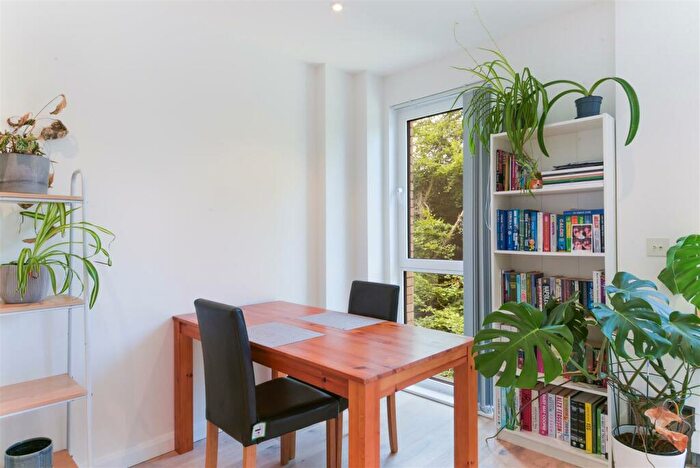 1 Bedroom Flat For Sale In Ashley Road, Epsom, KT18