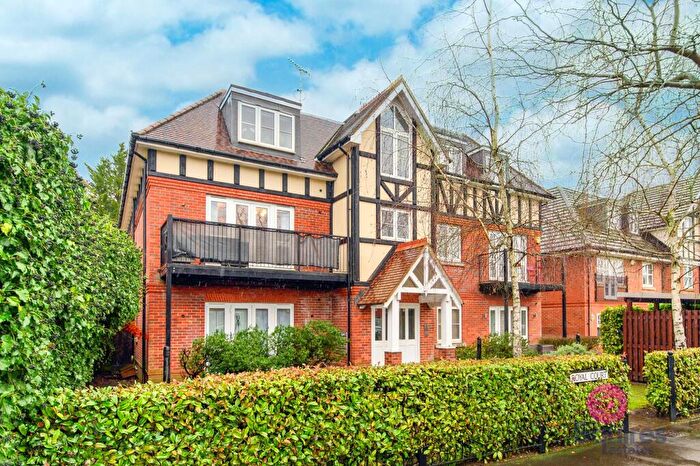 1 Bedroom Flat For Sale In Holders Hill Road, Royal Court, NW7