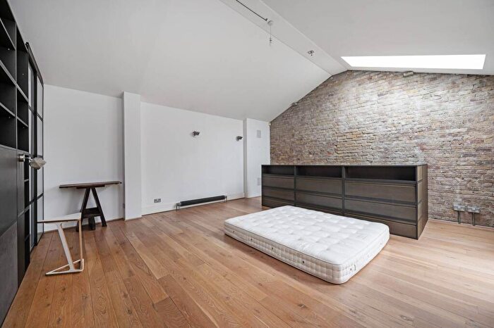 1 Bedroom Maisonette To Rent In Providence Yard, Bethnal Green, London, E2