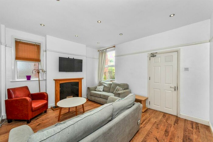 6 Bedroom Semi-Detached House To Rent In Rolleston Drive, Lenton, Nottingham, NG7