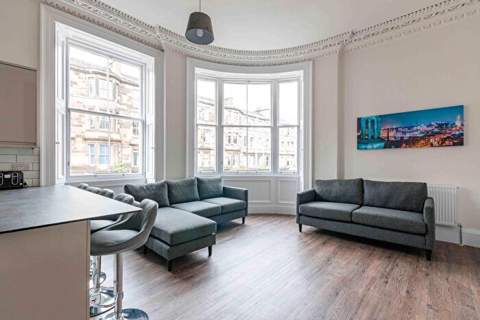 5 Bedroom Flat To Rent In South Clerk Street, Edinburgh, EH8