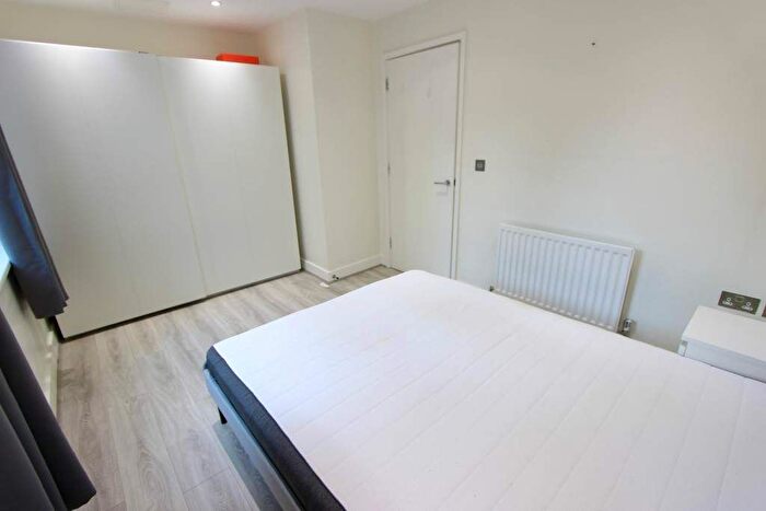 2 Bedroom Flat To Rent In Alice Court, London, N22