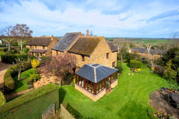 4 Bedroom Detached House For Sale In Duns Tew Road, Hempton, OX15