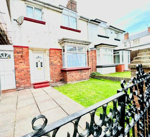 3 Bedroom Semi-Detached House To Rent In Hagley View Road, Dudley, DY2