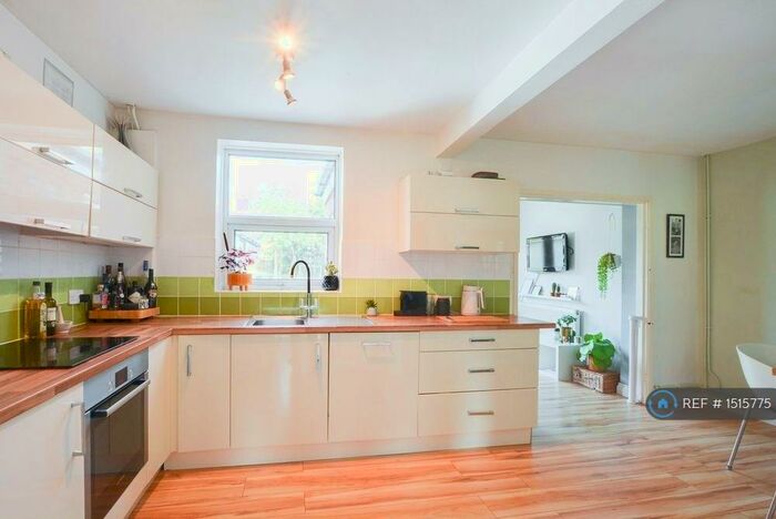 3 Bedroom Semi-Detached House To Rent In Bramcote Road, Wigston, LE18