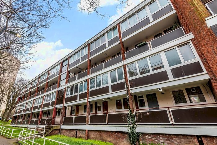 4 Bedroom Flat To Rent In Sherfield Gardens, London, SW15