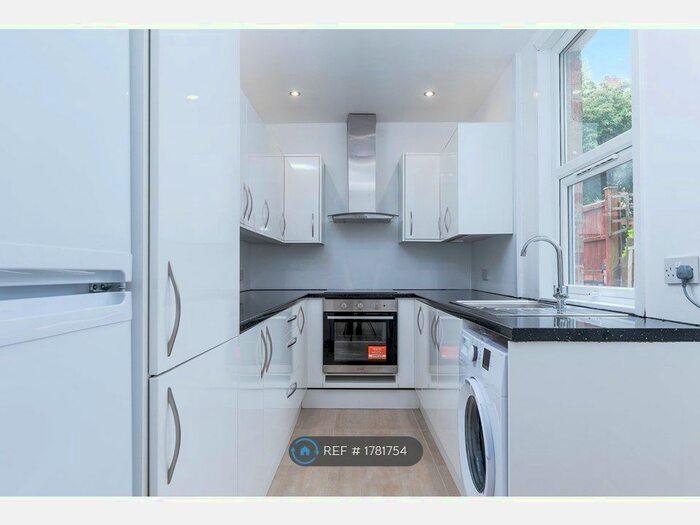 3 Bedroom Semi-Detached House To Rent In Central Avenue, New Basford, Nottingham, NG7