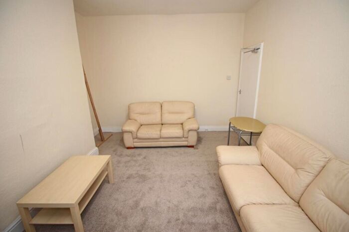 3 Bedroom Flat To Rent In Simonside Terrace, Heaton, Newcastle Upon Tyne, NE6