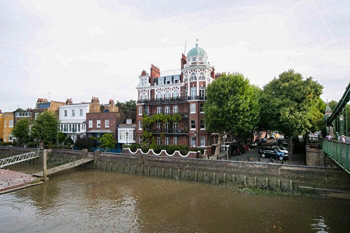 3 Bedroom Flat To Rent In Apartment, Digby Mansion, W6