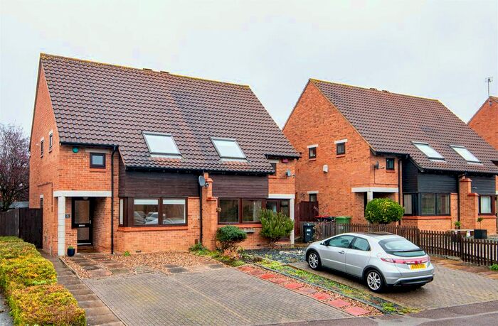 3 Bedroom Semi-Detached House To Rent In Elgar Grove, Browns Wood, Milton Keynes, MK7