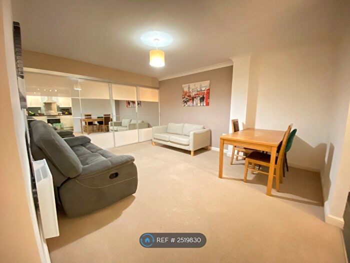 3 Bedroom Flat To Rent In Kennet Street, Reading, RG1