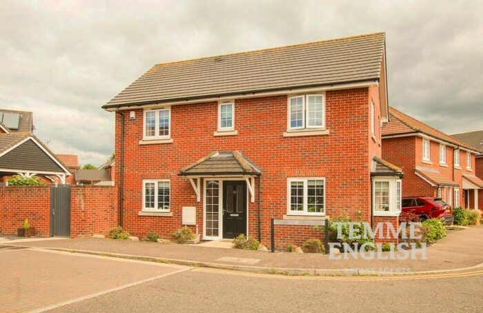 3 Bedroom Detached House To Rent In Penrith Crescent, Wickford, Essex, SS11