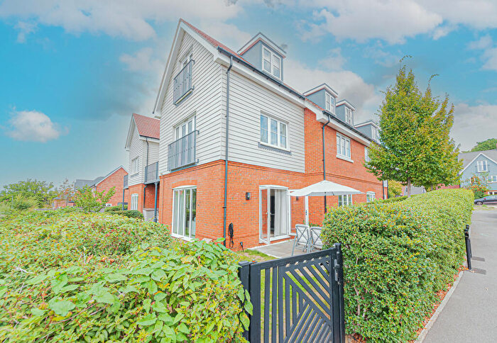 2 Bedroom Apartment For Sale In Warfield, Bracknell, RG42