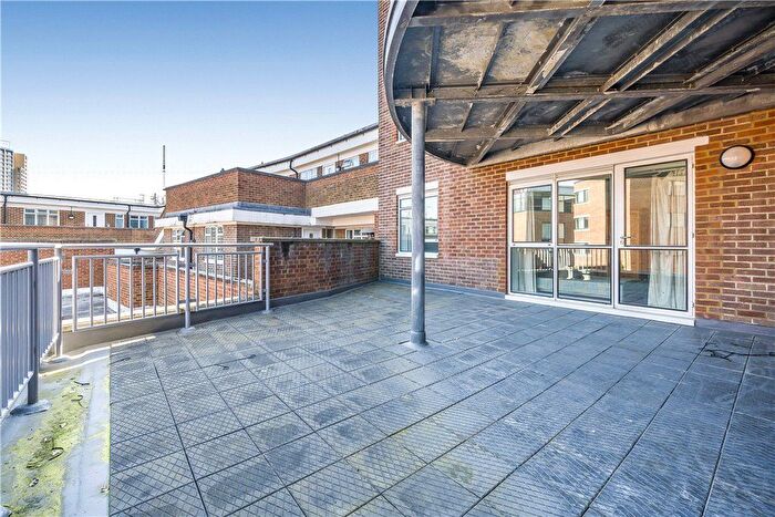 2 Bedroom Flat For Sale In Heathcroft, Ealing, London, W5