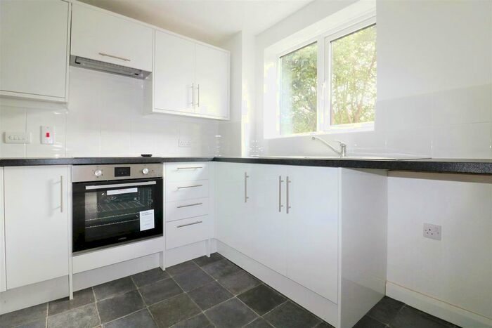 2 Bedroom Flat To Rent In Conway Gardens, Grays, RM17