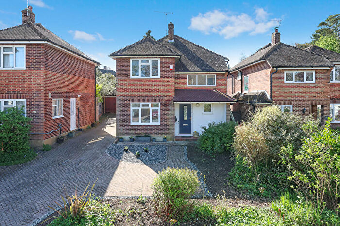 3 Bedroom Detached House For Sale In Swanns Meadow, Great Bookham, Leatherhead, Surrey, KT23
