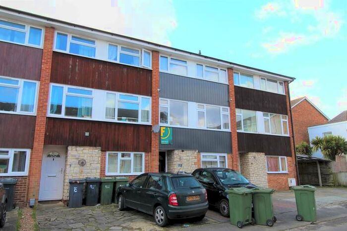 6 Bedroom Terraced House To Rent In Queens Drive, Guildford, GU2