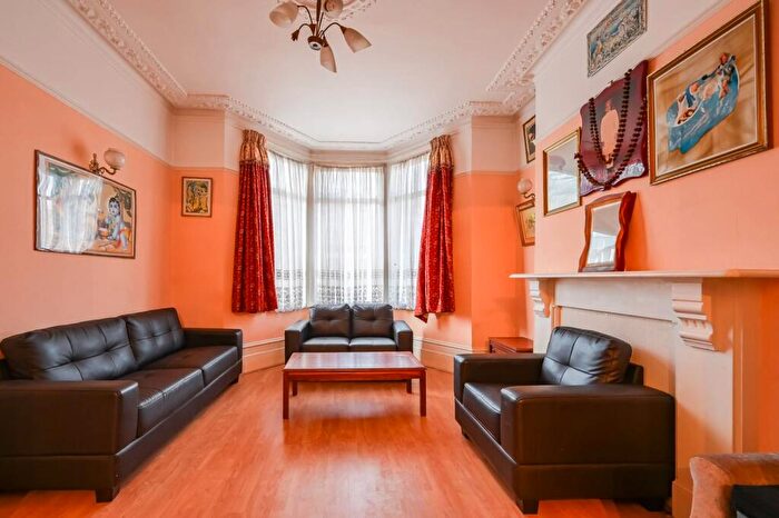 4 Bedroom Terraced House For Sale In Wightman Road, Harringay, London, N4