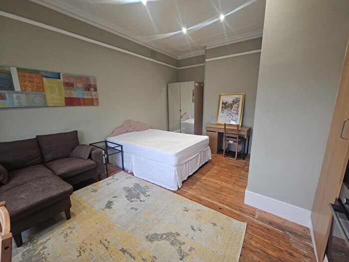 1 Bedroom Flat To Rent In Hale Lane, Mill Hill, NW7