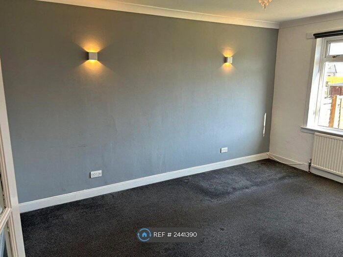 2 Bedroom Flat To Rent In Ivanhoe Crescent, Wishaw, ML2