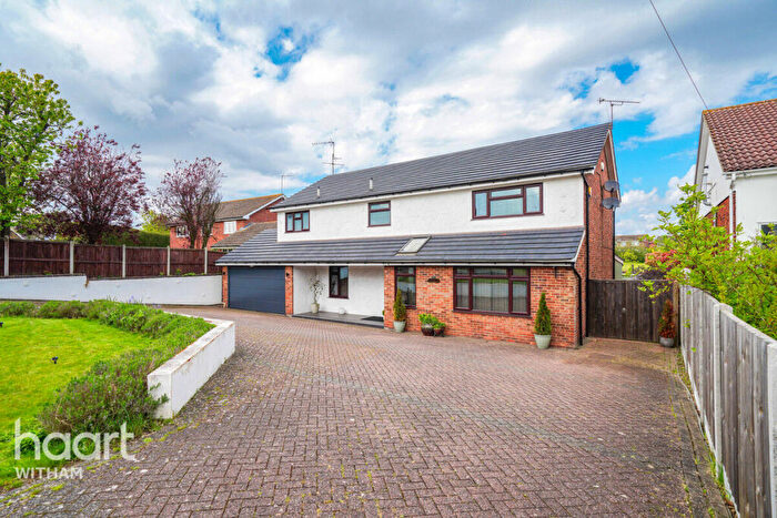 4 Bedroom Detached House For Sale In Powers Hall End, Witham, CM8