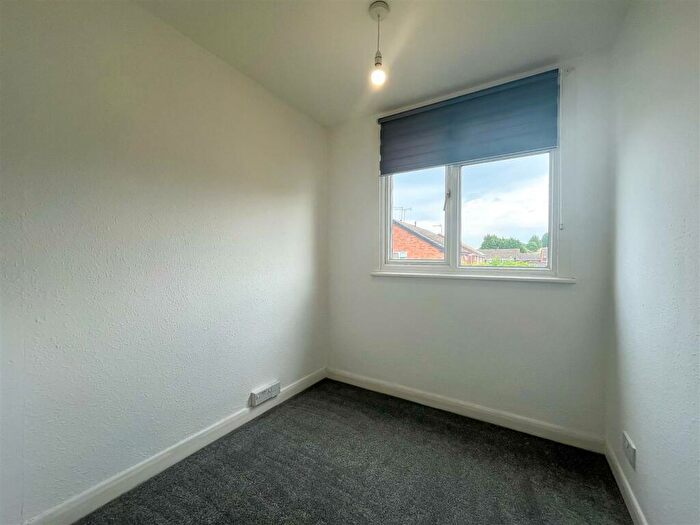 3 Bedroom Semi-Detached House For Sale In Wentworth Close, Daventry, NN11