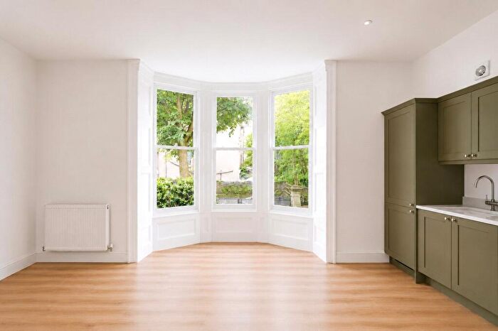 2 Bedroom Apartment For Sale In Chertsey Road, Bristol, BS6