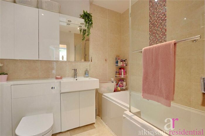 2 Bedroom Apartment For Sale In St. Andrews Road, Enfield, Middlesex, EN1
