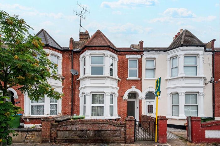 2 Bedroom Flat To Rent In Tuam Road, Plumstead, London, SE18