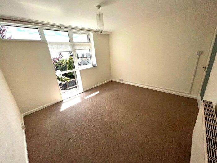 2 Bedroom Apartment For Sale In St Andrews House, Bradford Place, Penarth, CF64