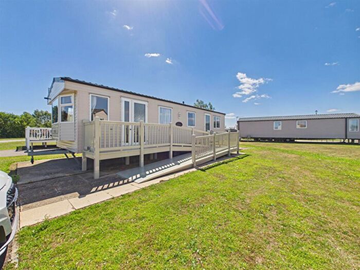 3 Bedroom Chalet For Sale In Grange Leisure Park, Alford Road, Mablethorpe, LN12