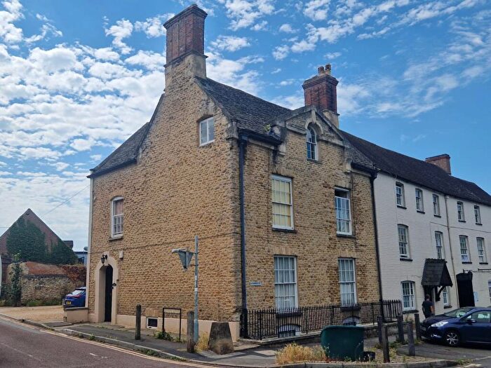 2 Bedroom Apartment For Sale In Church Street, Faringdon, Oxfordshire, SN7