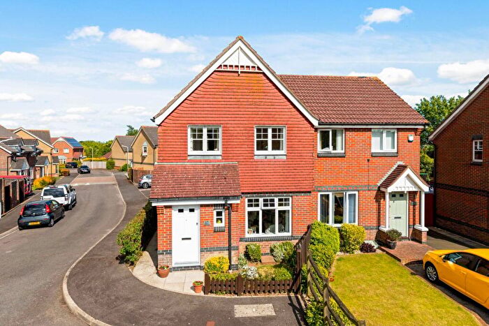 3 Bedroom Semi-Detached House For Sale In Kipping Close, Hawkinge, Folkestone, CT18