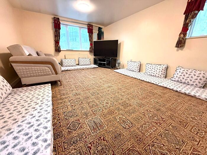 2 Bedroom Flat To Rent In Apprentice Gardens, Northolt, UB5