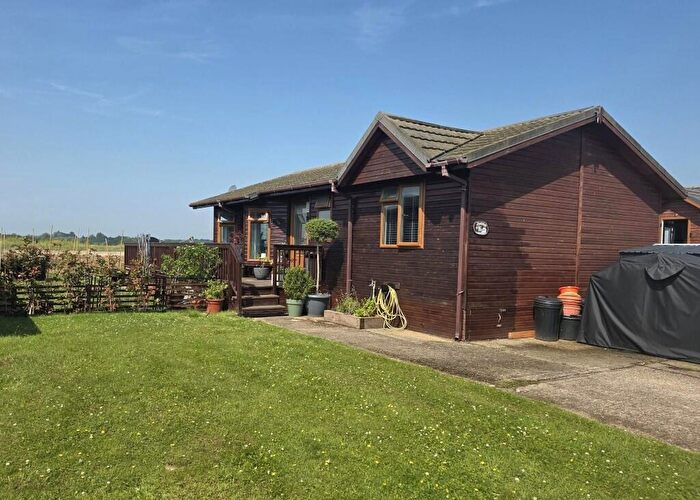 2 Bedroom Lodge For Sale In Flag Hill, CO7