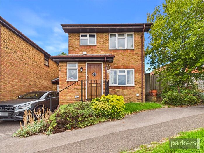 3 Bedroom Link Detached House For Sale In Broad Hinton, Twyford, Reading, Berkshire, RG10