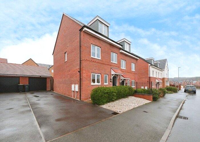 3 Bedroom Semi Detached House For Sale In Hopwood Road, Nottingham, Nottinghamshire, NG4