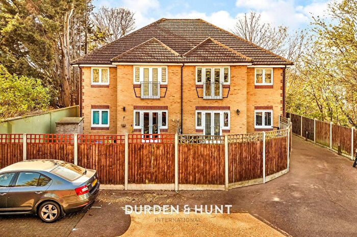 2 Bedroom Flat For Sale In Queenside Mews, Hornchurch, RM12
