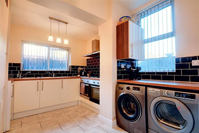 5 Bedroom Semi-Detached House For Sale In Premier Road, Nottingham, NG7