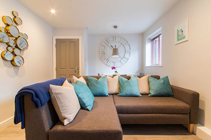 3 Bedroom Flat To Rent In Victoria Road, Leeds, LS6
