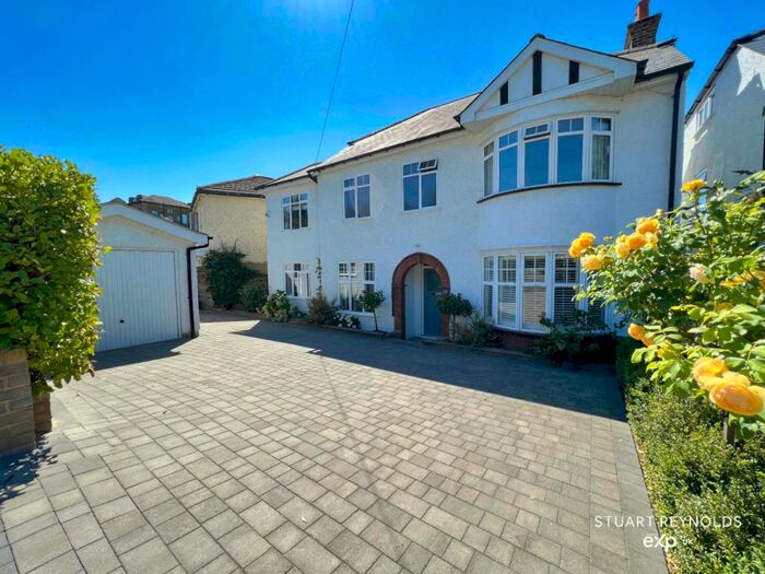 4 Bedroom Detached House For Sale In Leith Park Road, Windmill Hill, Gravesend, Kent, DA12 4 Bedroom Detached House For Sale In Leith Park Road, Windmill Hill, Gravesend, Kent, DA12