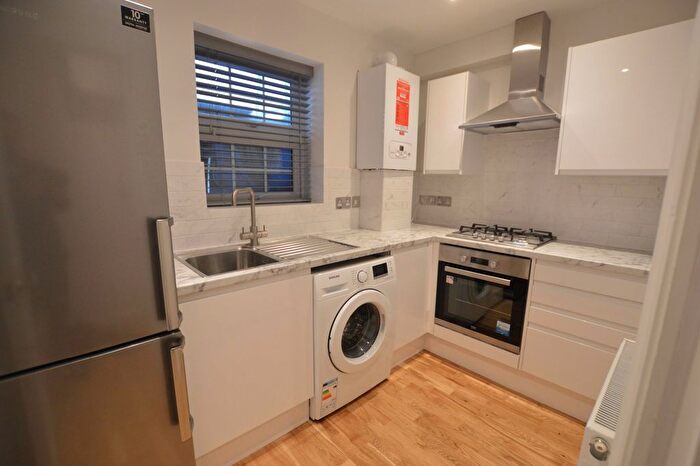 Studio To Rent In High Road, RM6